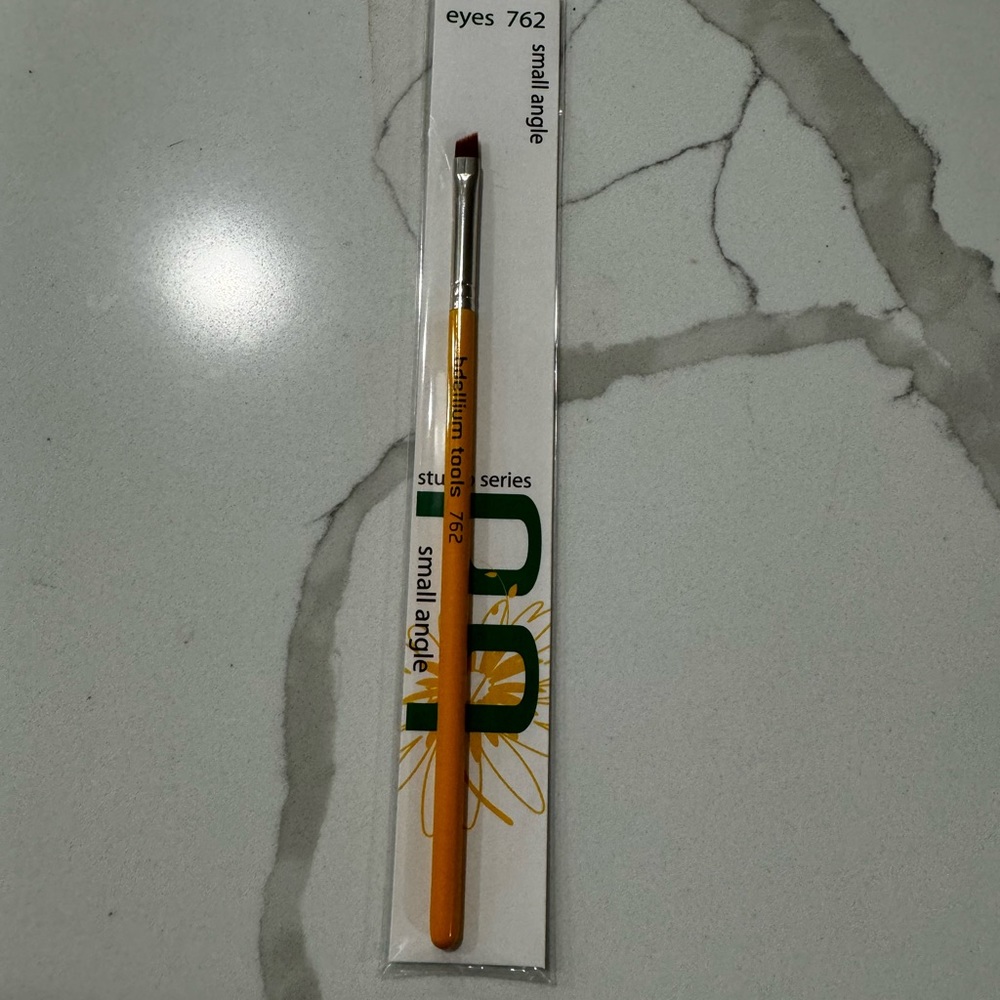 Bdellium Tools Professional Makeup Brush Studio Series - Small Angle 762 NWT